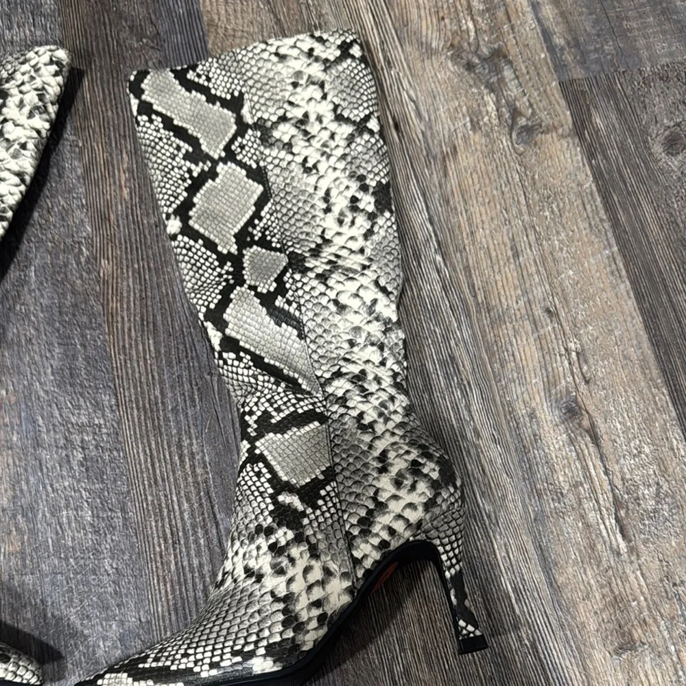 Snakeskin Pattern Knee-High Boots - Picture 4 of 7